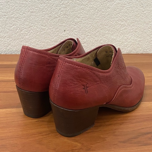 FRYE 71075 Stella Burgundy Wine Leather Slip On Ankle Bootie Block Heels Size 9B - Picture 5 of 16